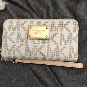 Michael Kors wristlet